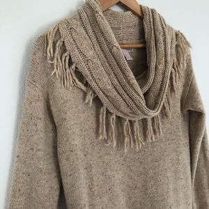 💋3 = $12 Cream Long sweater w tassel Turtleneck